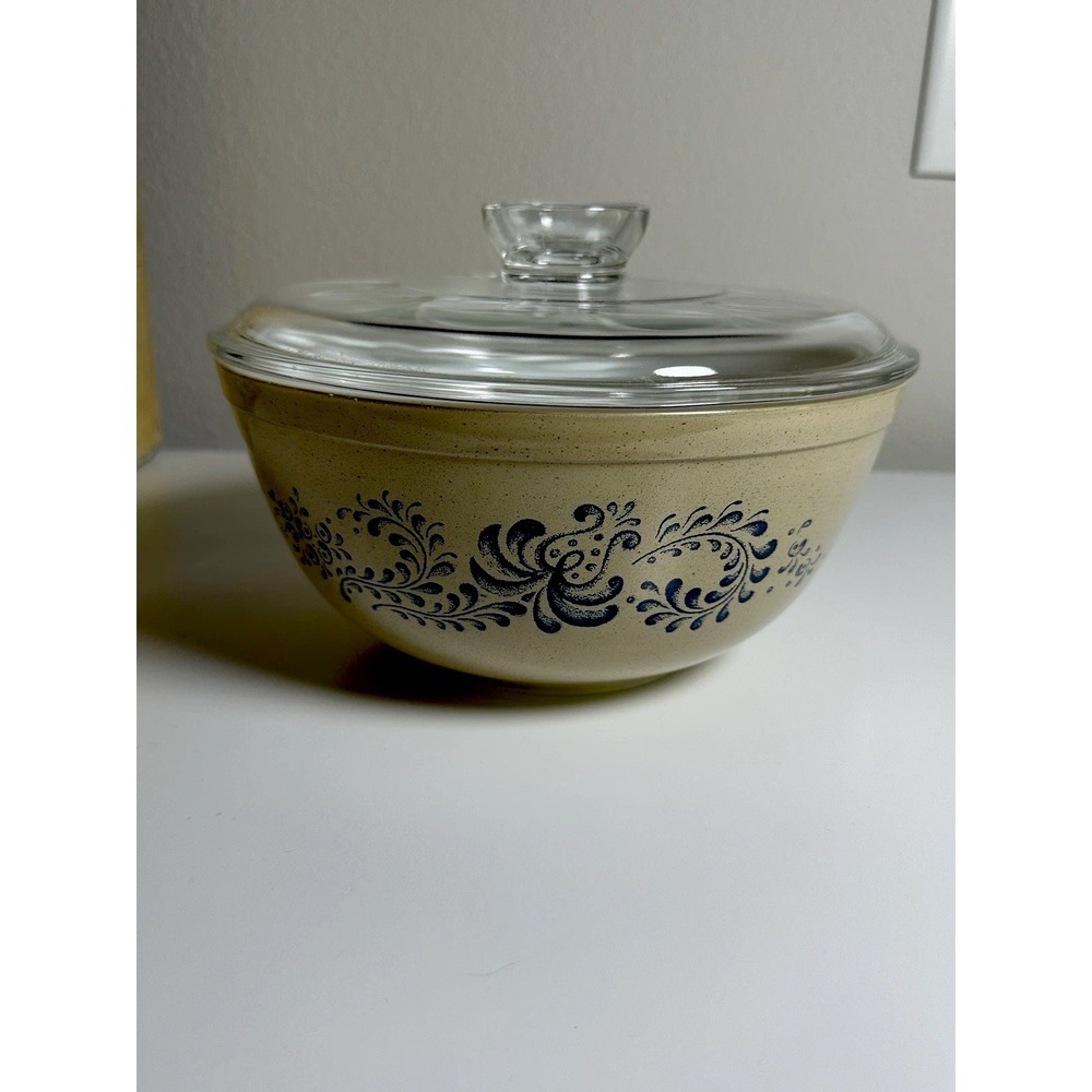 Pyrex Vintage Casserole Dish Homestead Pattern, Beige Blue, Speckled, 1.5 Qt